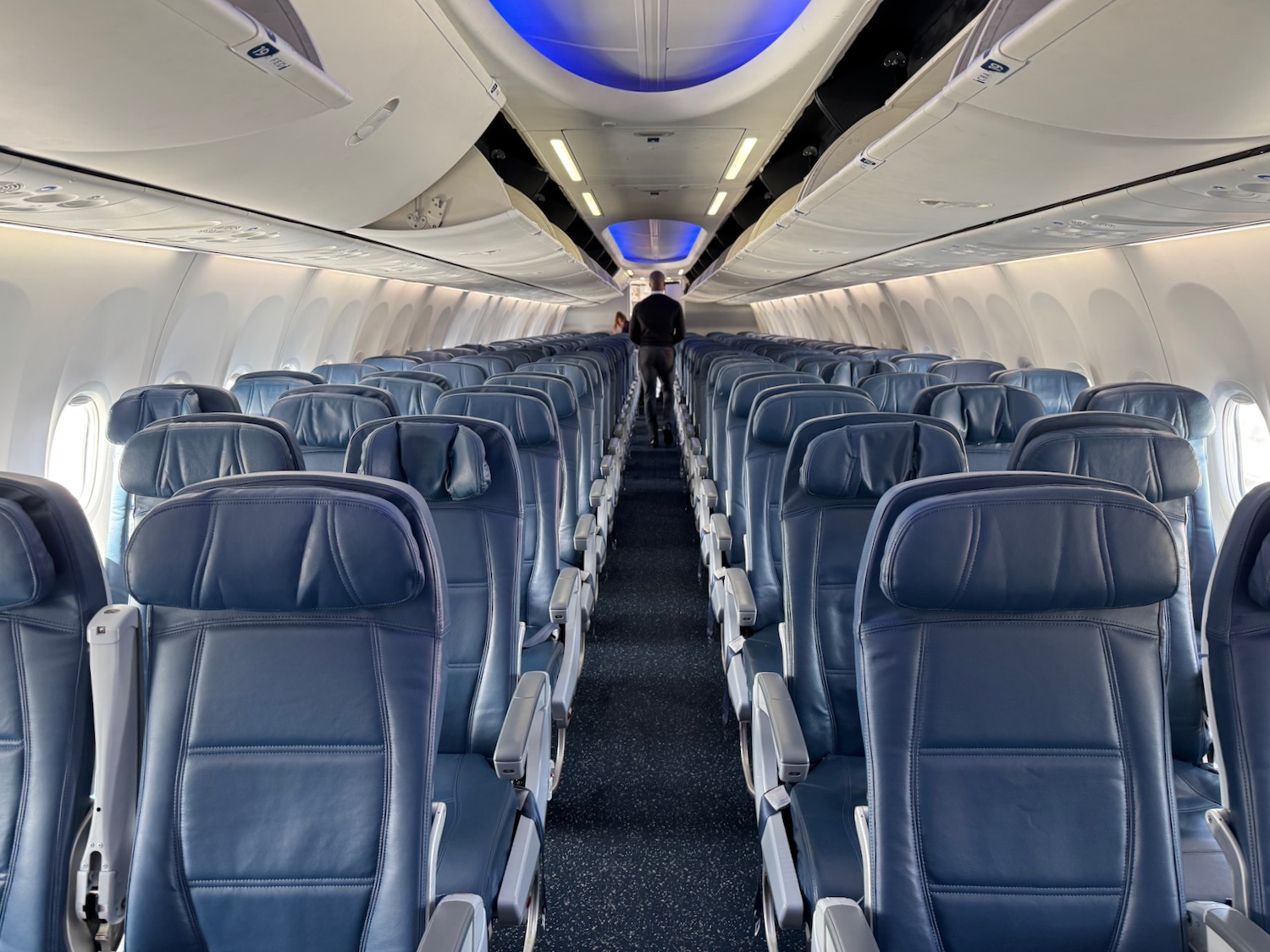 Review: Delta Air Lines 737-900 Economy Class - Live and Let's Fly
