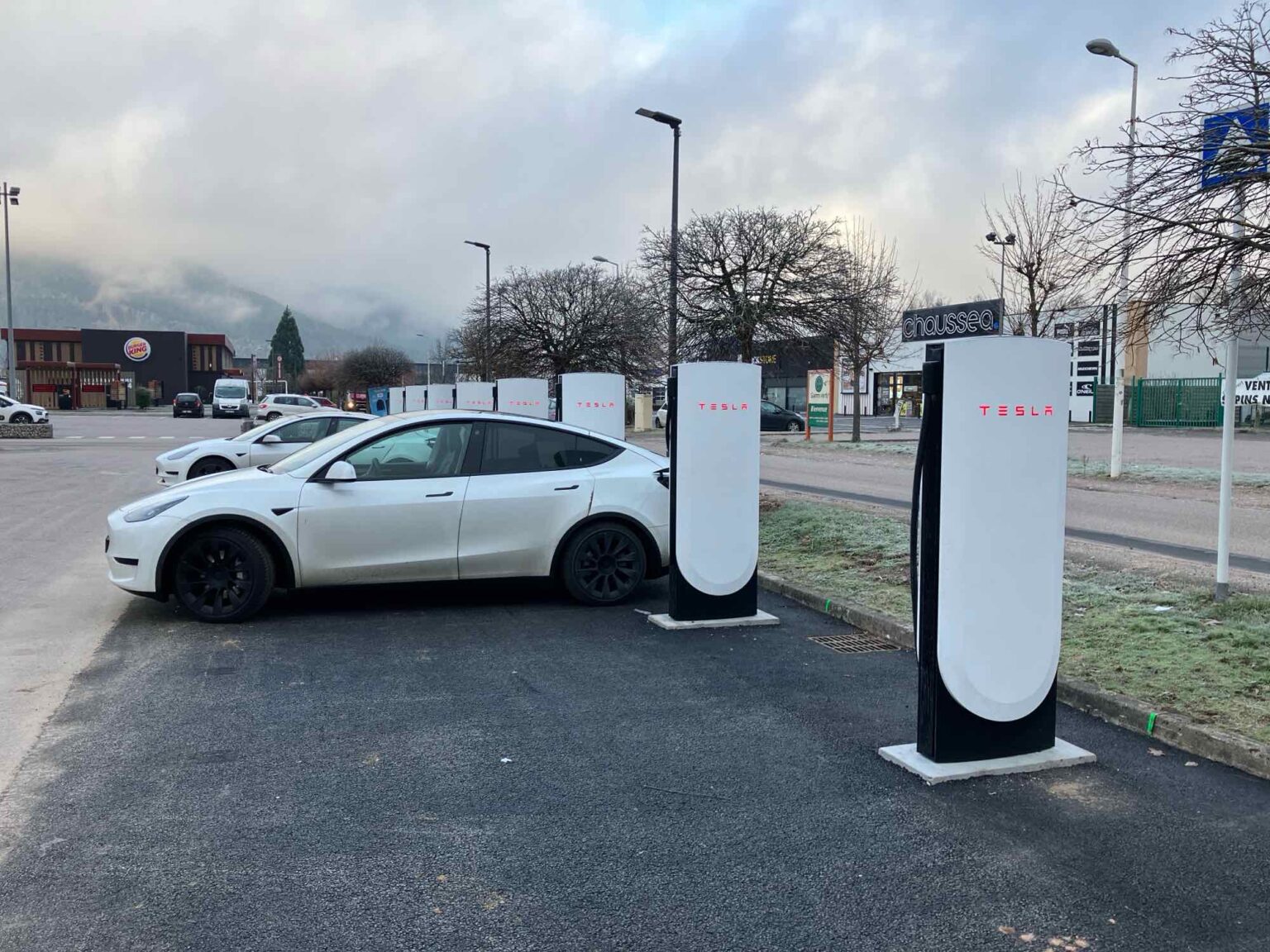 Tesla v4 supercharger installation europe ramp