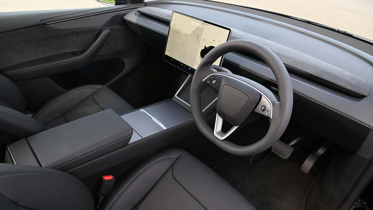 Tesla Model Y: interior, dashboard & infotainment | DrivingElectric
