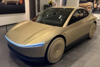 ab heute tesla cybercab jetzt offentlich in der mall of berlin ausgestellt 550677